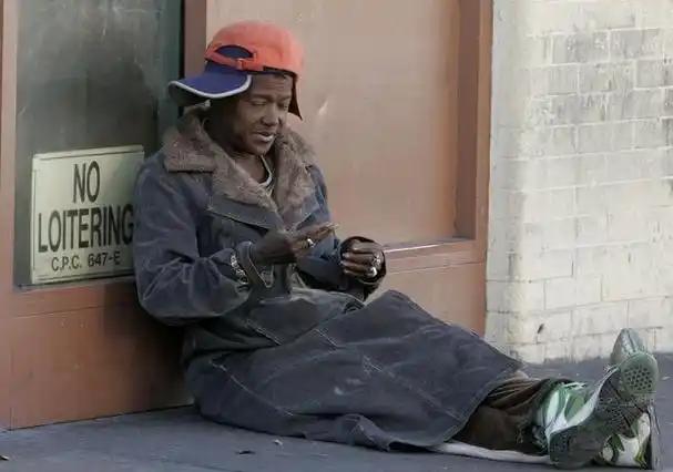 .新加坡联合早报12月26日晚发文写道：“一名声称在美留学的中国博主发明的“美国