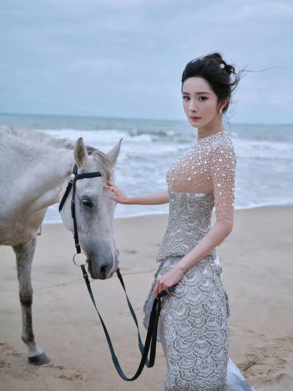 杨幂 关晓彤 代露娃 张予曦 张艺凡 邓恩熙ELLE出图！为谁心动？女明星ELL