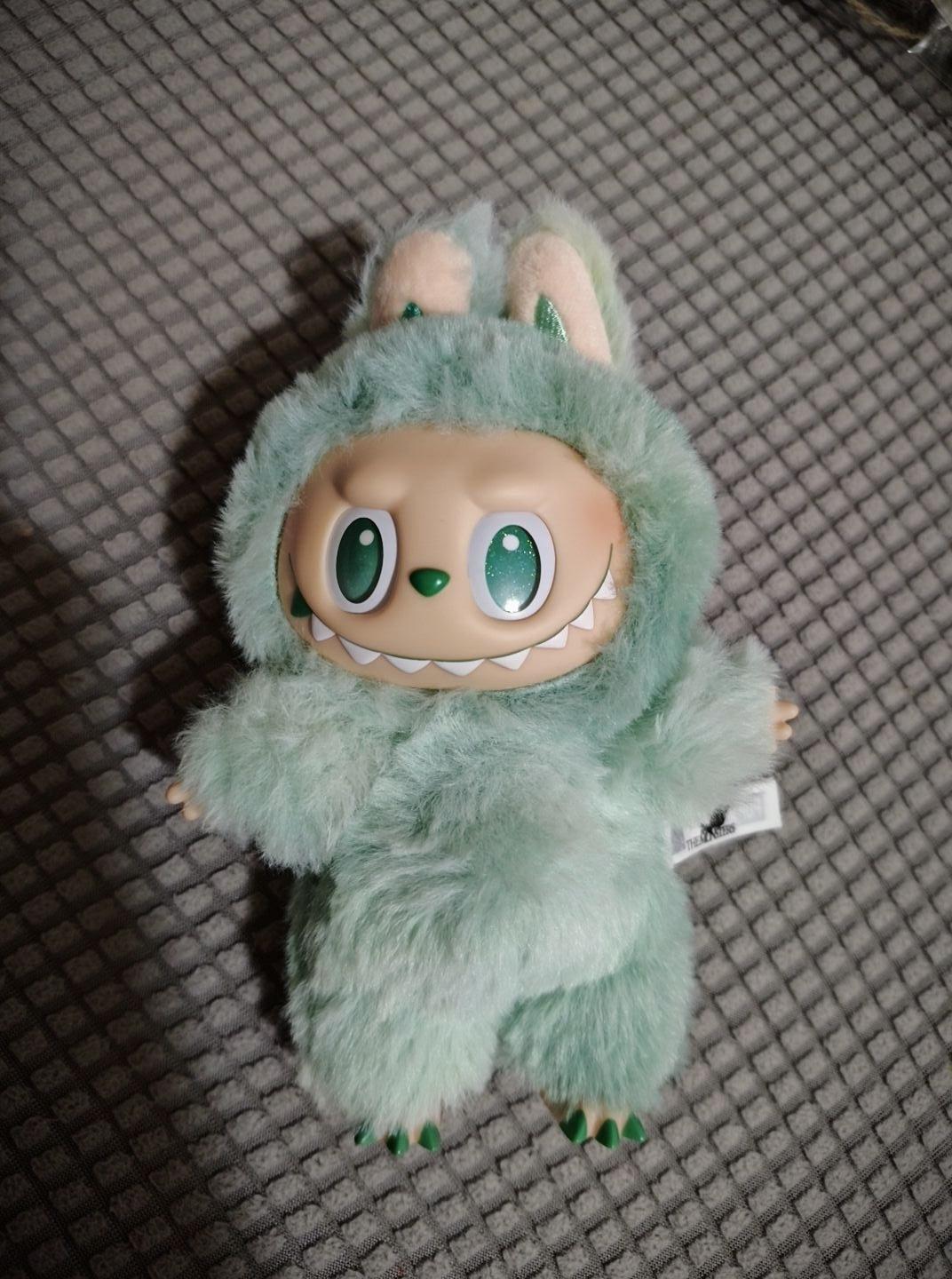 小猫生宝宝几个冷知识你知道吗？
它喜欢暗一点的环境，最好拿个毯子帮它遮一下；
宝