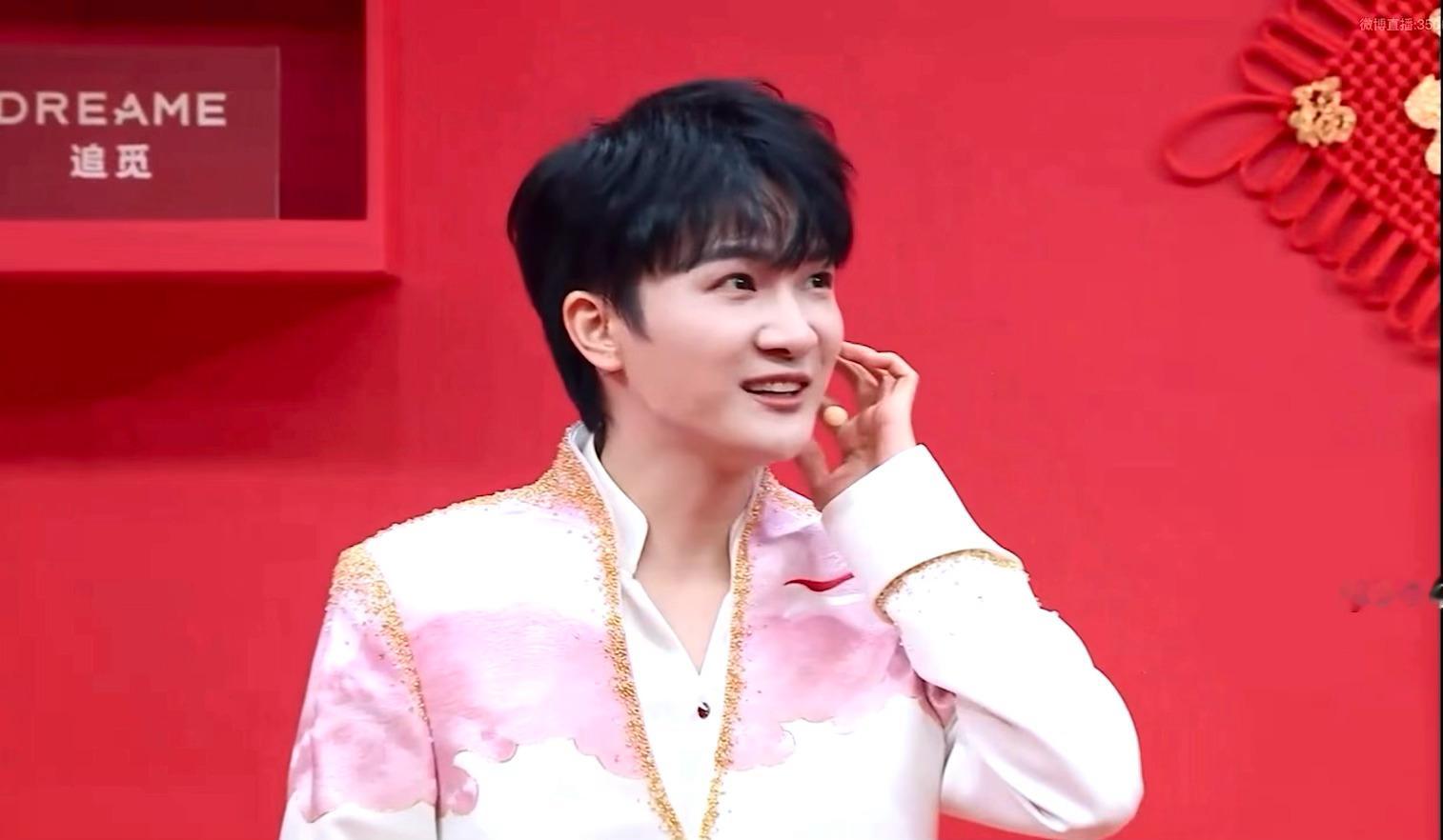 别人唱大鱼跑调了怎么办？高情商：非常喜欢非常特别的版本超高情商：这是《大鱼海棠2