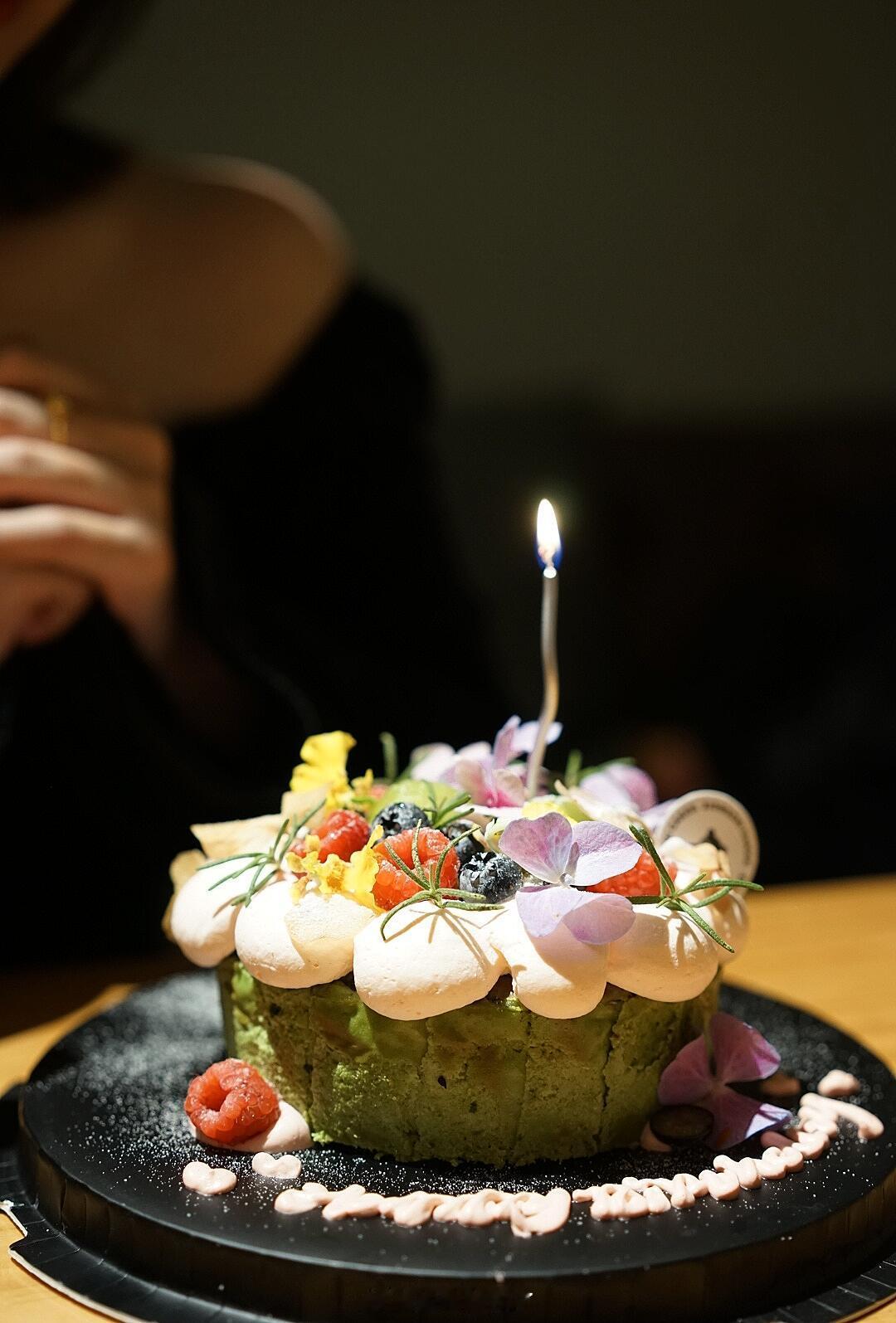 原来生日要连过三天不用仓促凑一天聚会，生日拆分三天慢慢庆祝，三餐小聚餐、小礼物轮