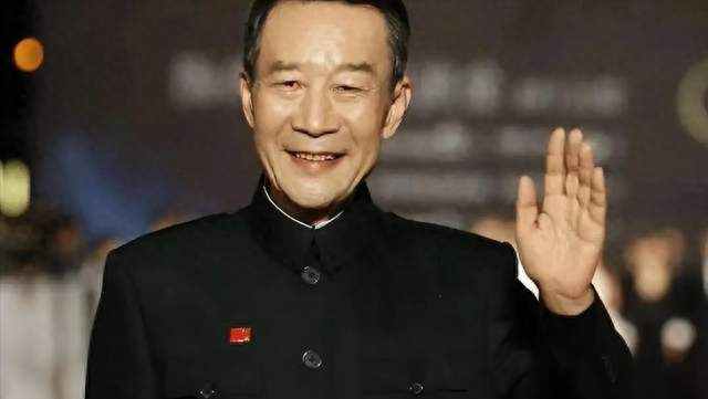 不到24小时，央视2次单独“点名”李雪健，原来李幼斌说得没错