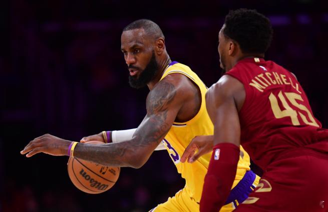 2月26日讯 今日篮球评论员王猛在节目中谈到了詹姆斯下赛季来骑士的流言，他认为老