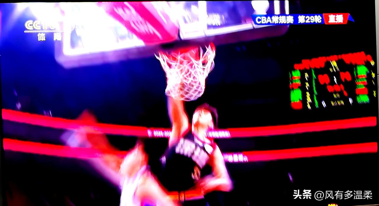 王浩然这一扣，你打几分
CBA篮球联赛常规赛第29轮，今天先赛两场。深圳马可波罗