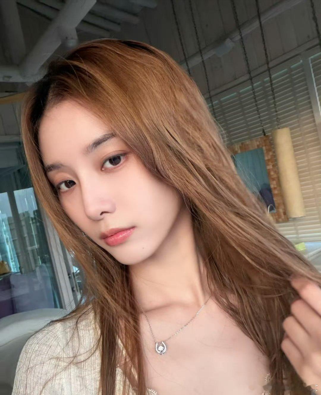 孙怡与徐艺洋是戏里职场交锋、戏外浪姐重逢的冷门宝藏缘分，反差同框满满惊喜感 