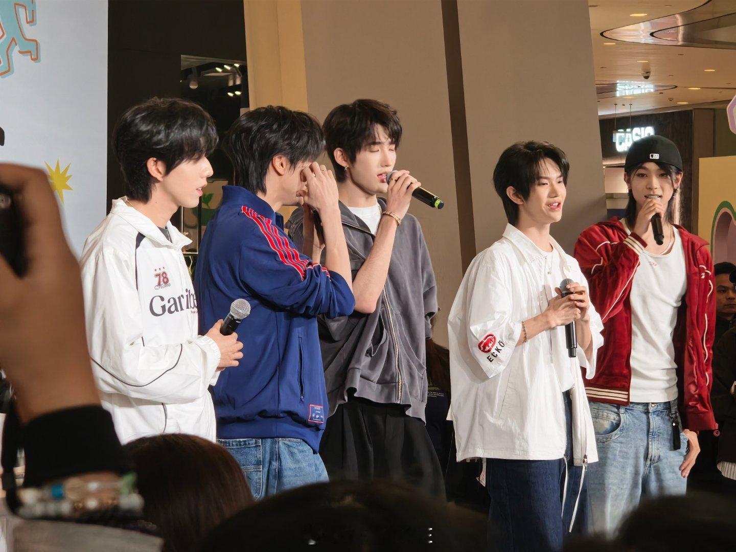 看看在杭州遇到了谁？奔赴少年CIIU奔赴少年ciiu 杭州·杭州来福士中心