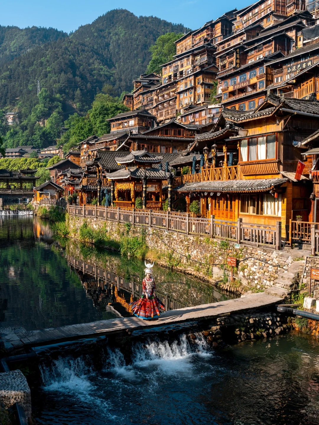 西江千户苗寨-走进千与千寻的童话世界里