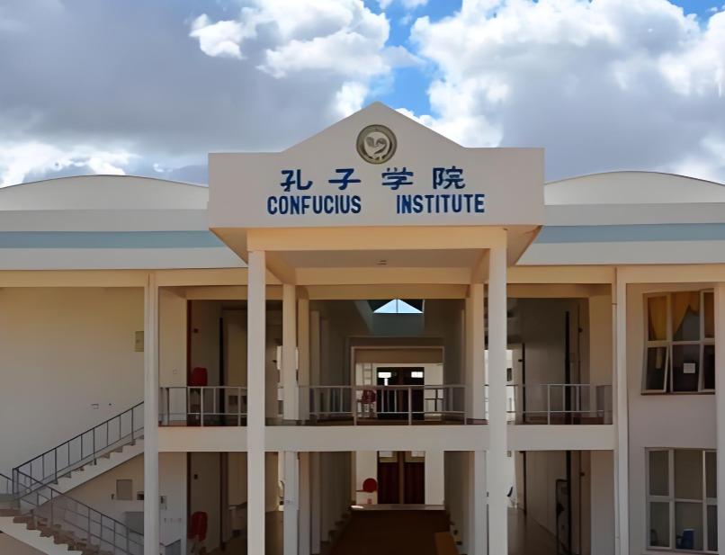 瑞典是一个极度反华的国家，它完全关闭了我们曾经在那里建立的孔子学院，完全堵死了两