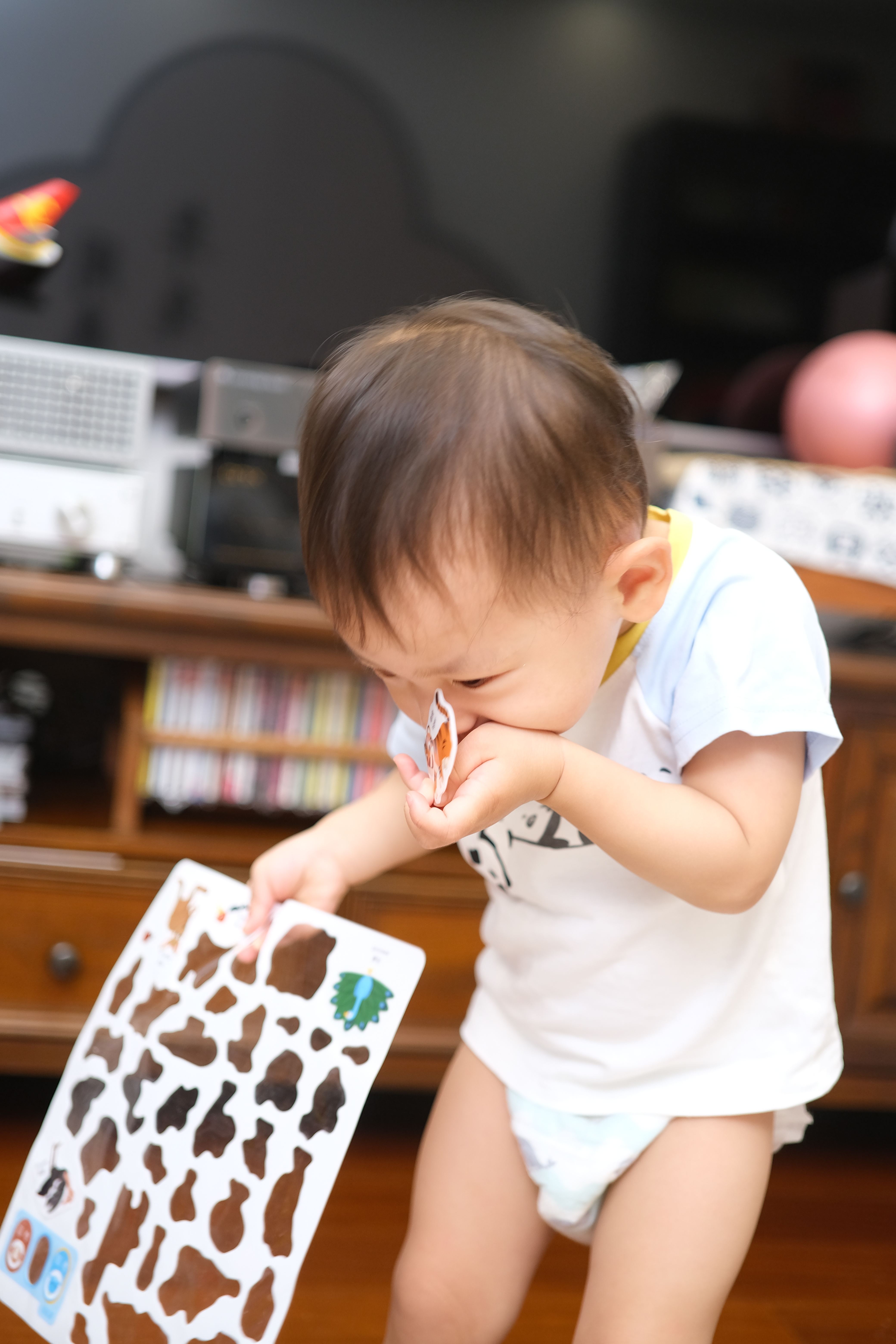 先实名安利一套海豚家的果冻贴纸书，超级便宜，35块钱四本，出门带着安抚娃必备啊！