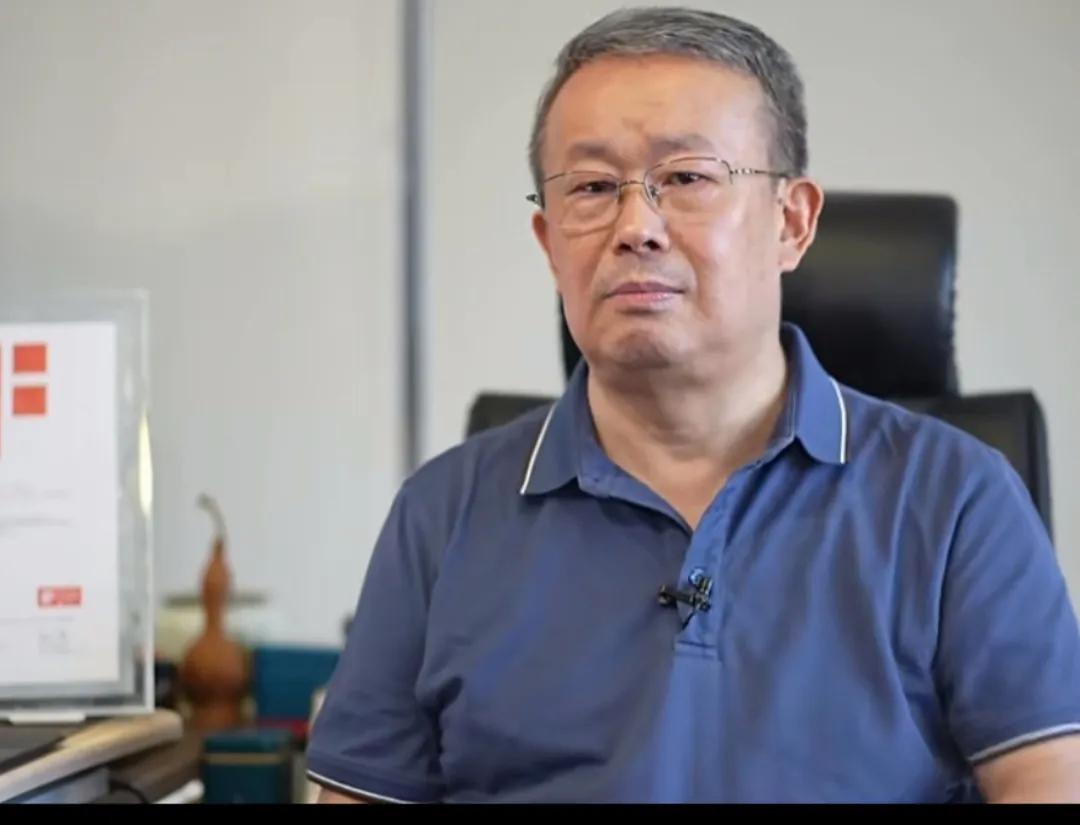 项立刚怒斥不同观点者。近日，项立刚提出古埃及加工小麦的工具是什么？又未见其有老的