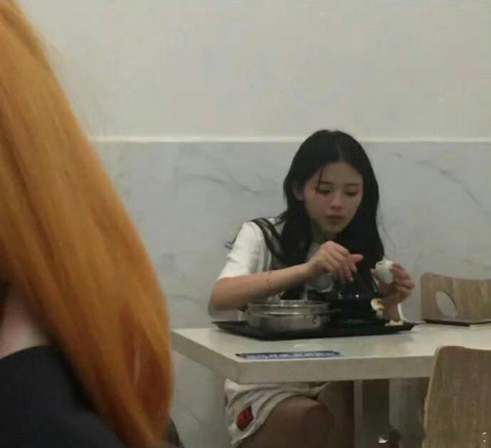 杨超越在素人时期，脸也没有崩过 ​​​