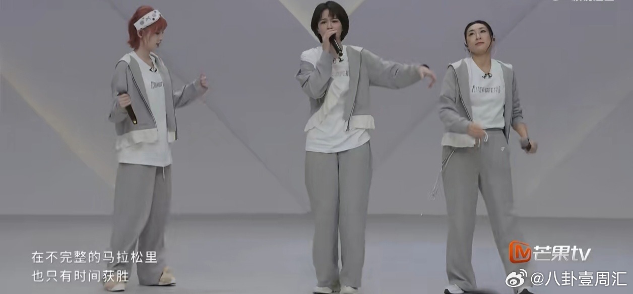 一开口就被转音惊艳到，声音质感太好了，这唱功在内娱也是排得上号的。曾沛慈一半一半