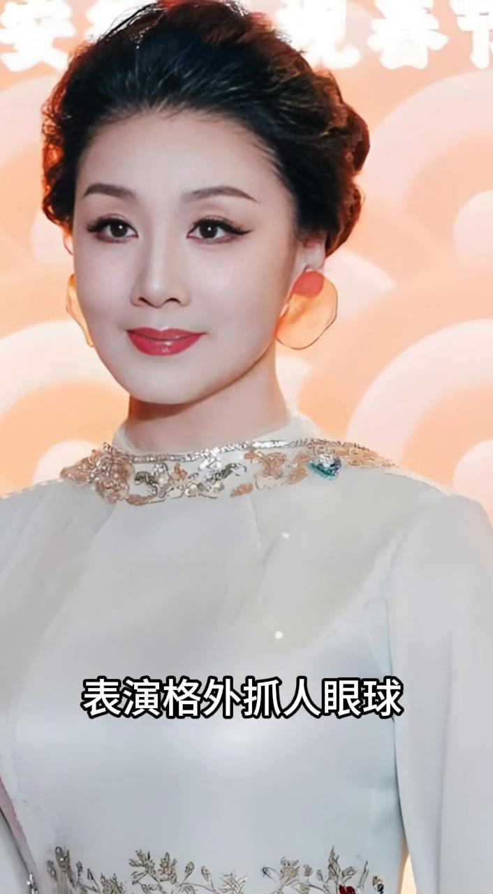 韩再芬舞台形象古典优美，演唱咬字清晰，韵味悠远，表演格外抓人眼球，不愧为戏曲界领
