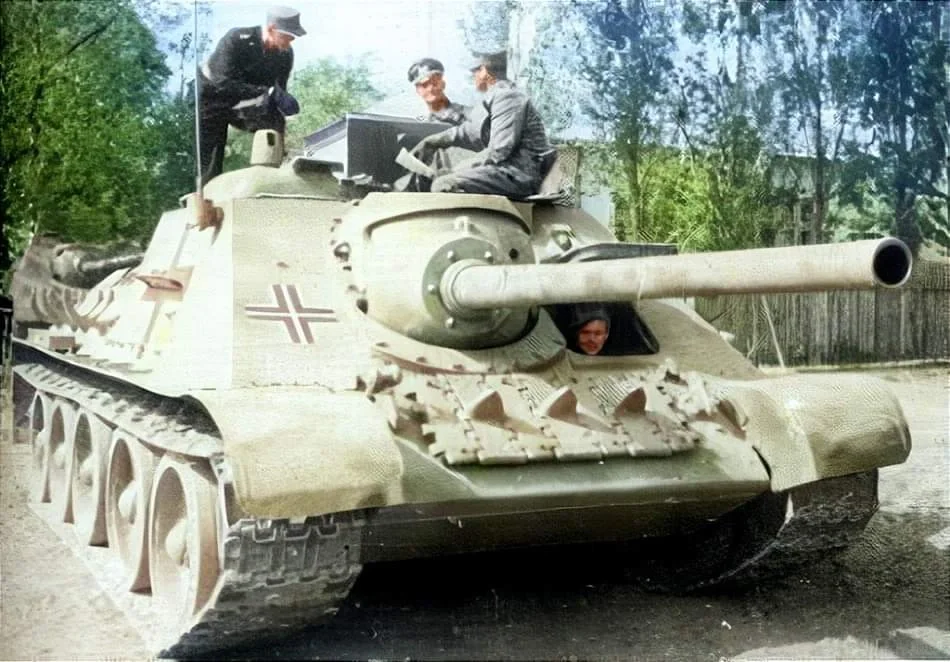 1943年，为德军服务的被缴获的苏军SU-85坦克。