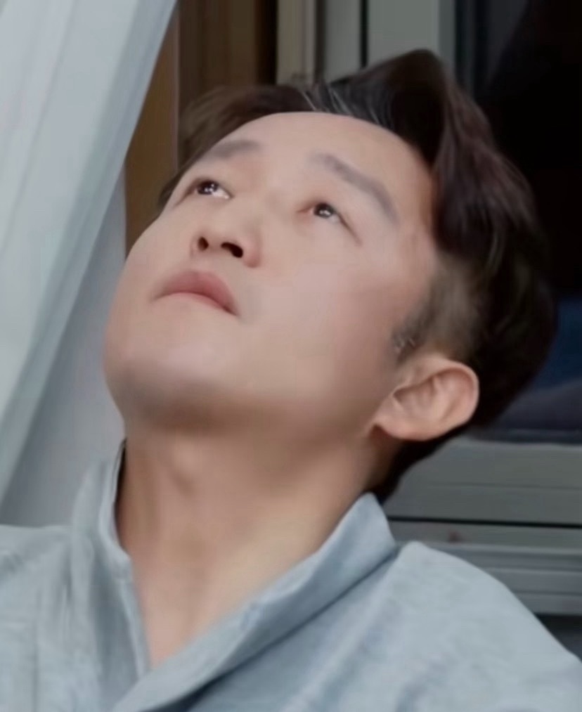 邹市明说自己要重生要阳光起来被邹市明这波操作圈粉了。在《姐姐当家2》看到自己的日