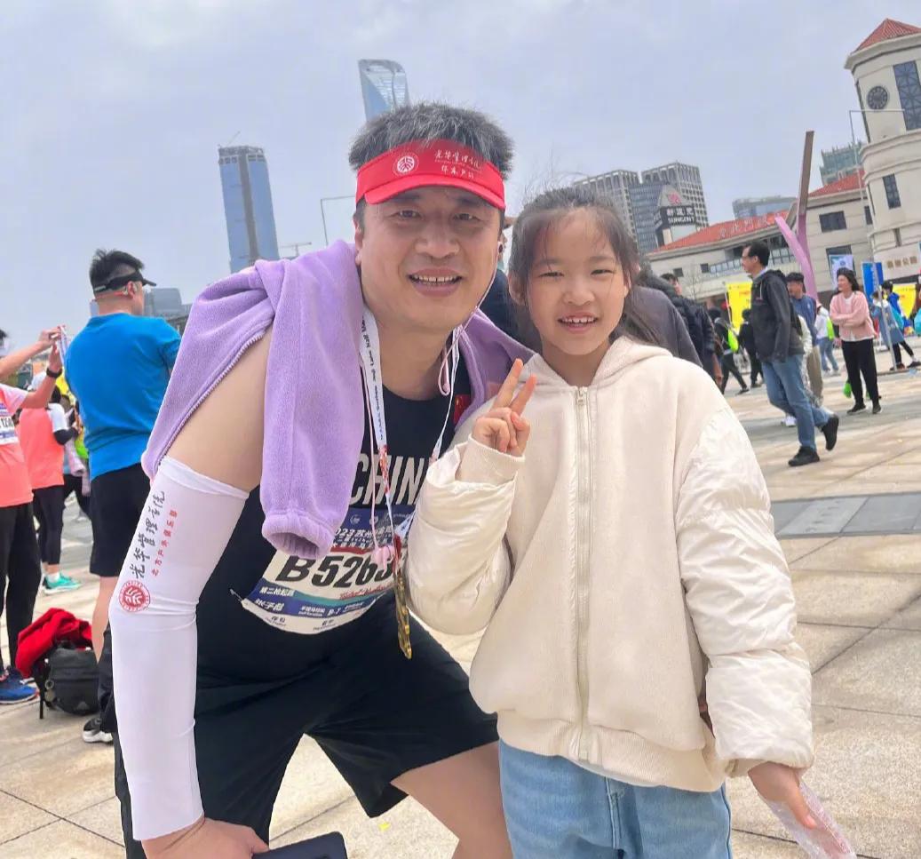 张雪峰突然去世，让我突然看懂了一句话，兔子跑得再快，也只能活几年，乌龟却能活百年