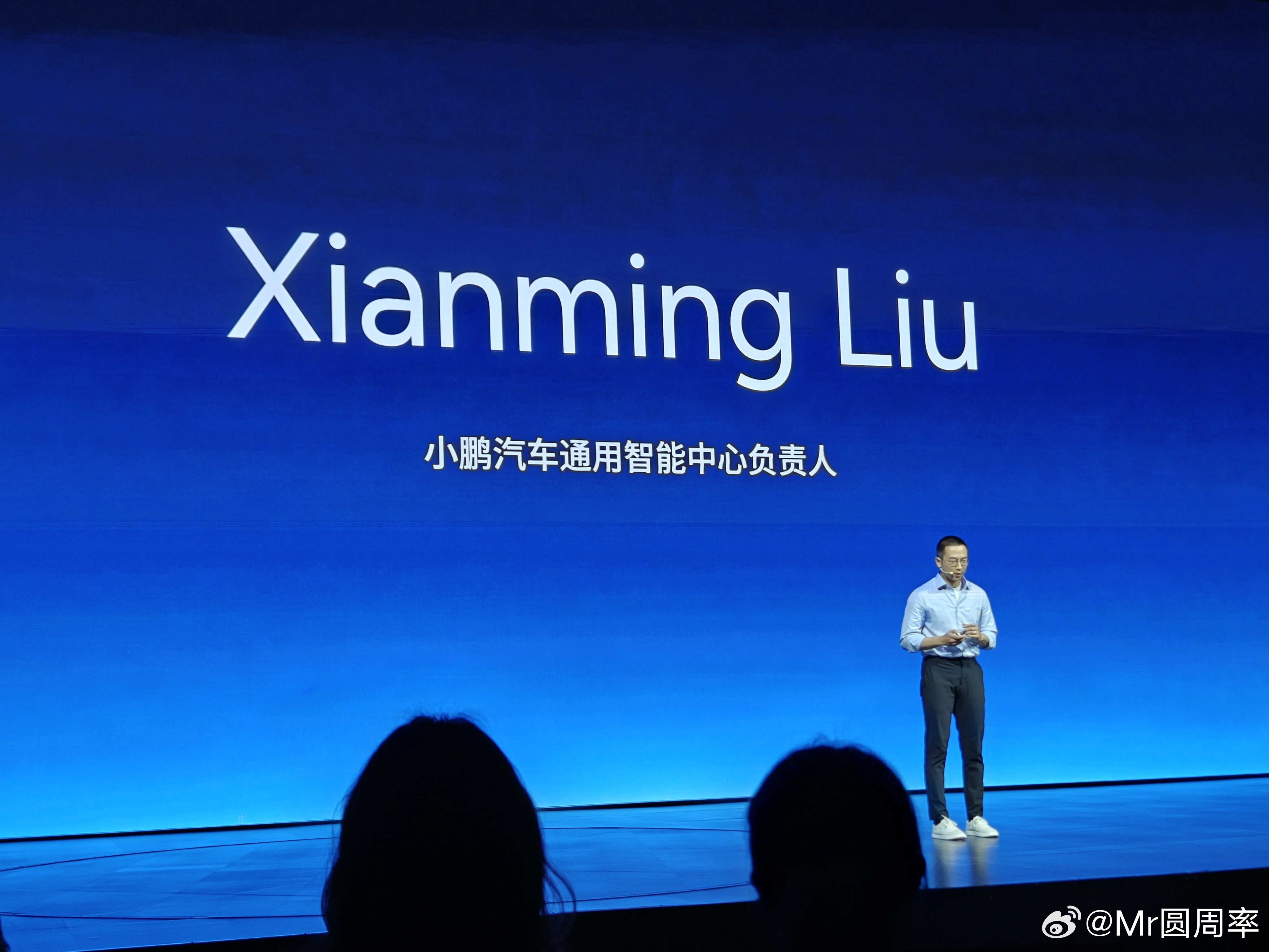 大佬上台了，感觉肌肉不少，突然想看看8月份的裸奔了(当然我希望vla2.0的打赌