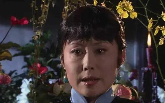 小时候看《大宅门》有一点一直没看懂！
二奶奶拿了一万多两银子给宫里当红的太监买了