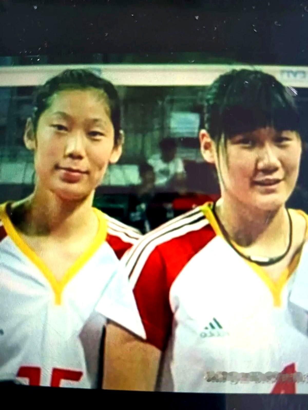 王云蕗这姑娘，这次算是把人情世故玩明白了。

之前网上传她跟朱婷不和的那些话，现