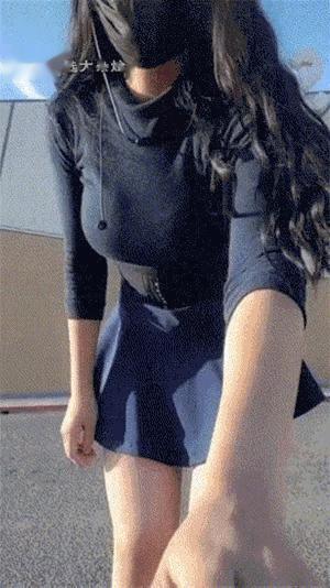 1：距离决定了身材的好坏，越远就显得腿越短。