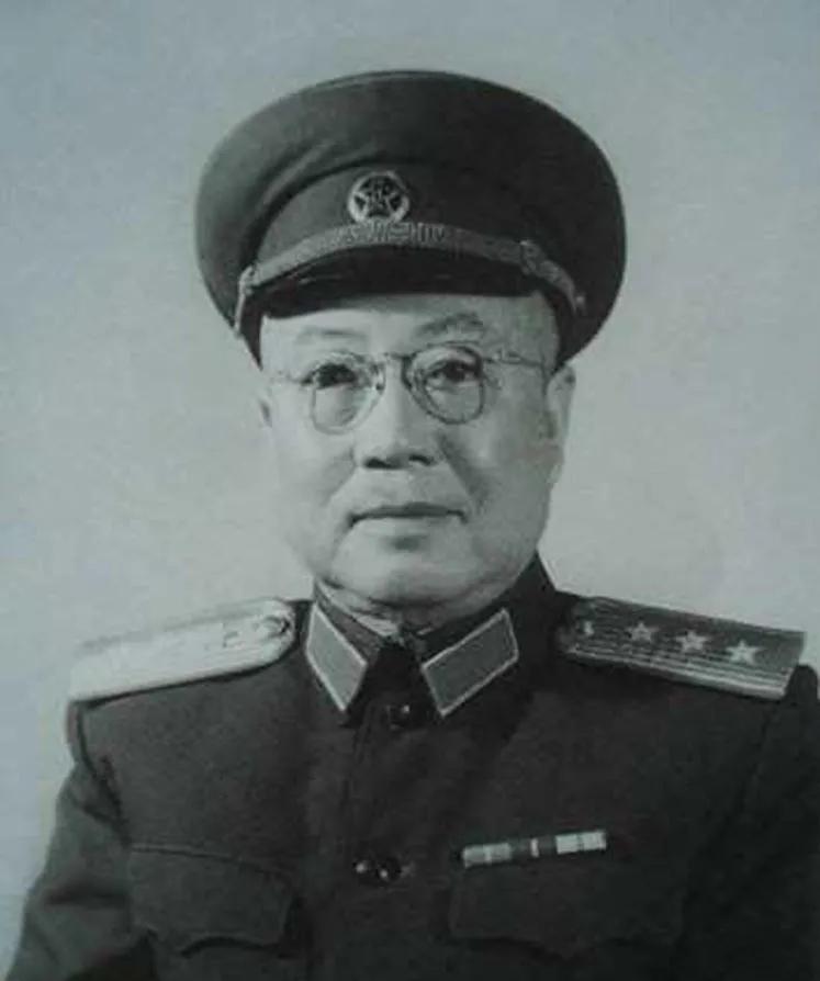 1946年，郭天民瞒着聂荣臻，将1万多名本该复员的老兵藏在了部队里，政委刘道生发