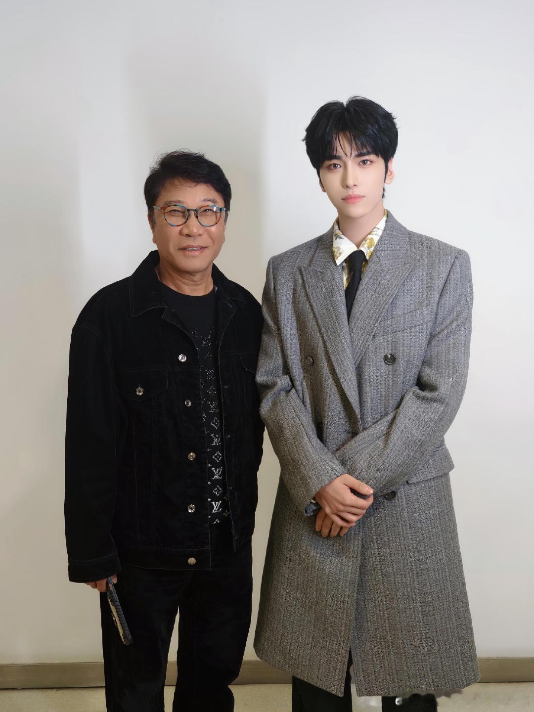 邵子恒李秀满合照来了，要不是公司内斗，他早就在傻帽出道了吧。