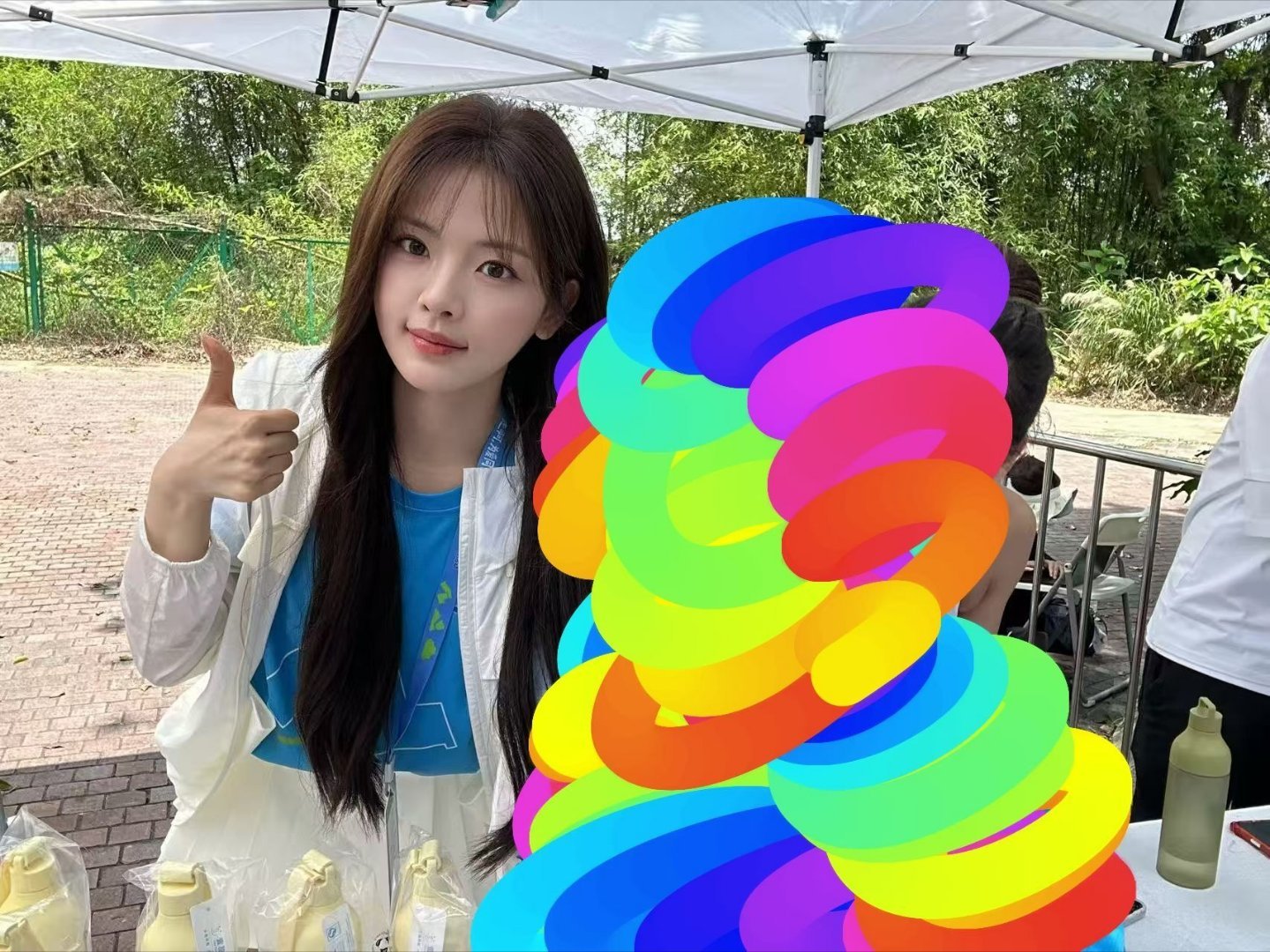 你怎么知道我4月份在深圳的壹基金公益徒步活动里和杨超越自拍合照了两次一共五六张专