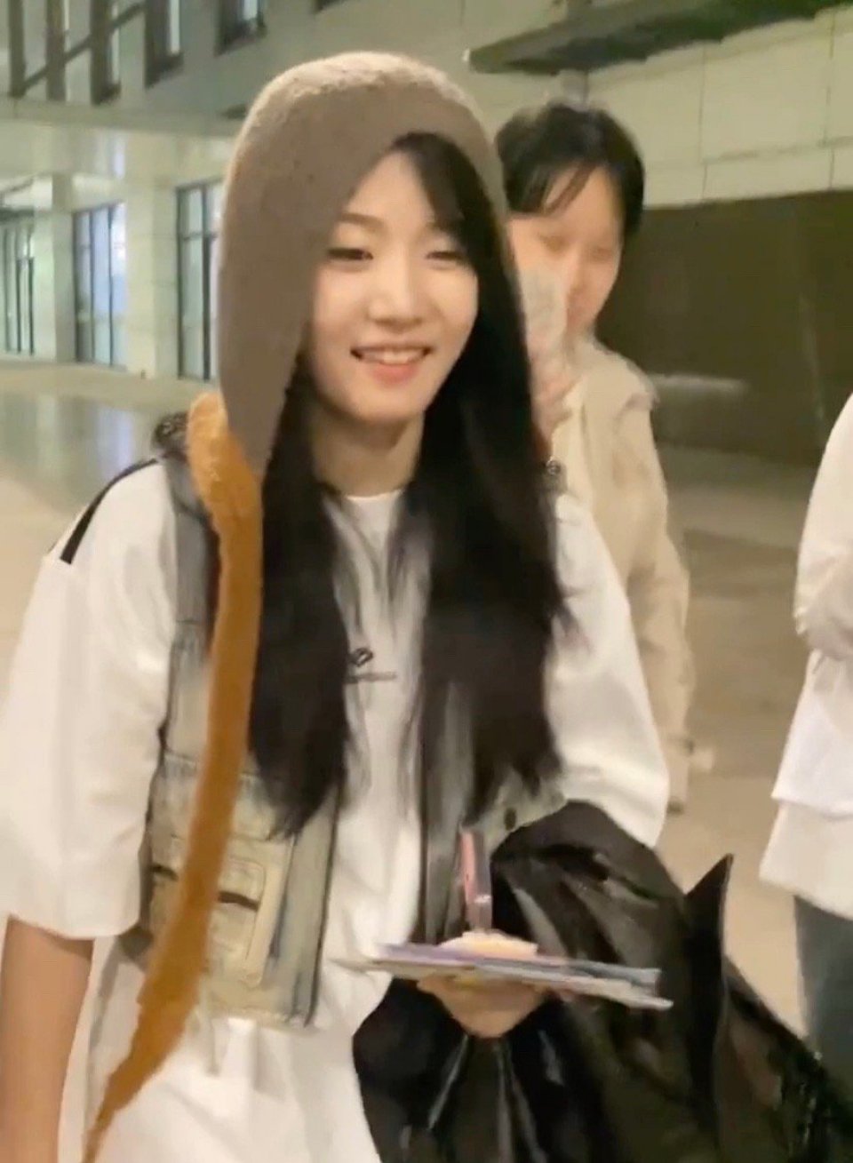 卢昱晓素颜  这是真的可爱 ​​​