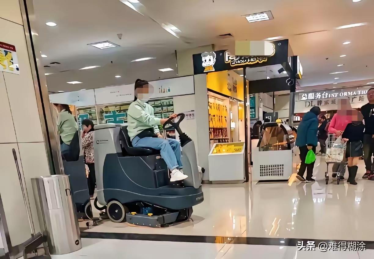 朋友的孩子大学毕业今年23岁了，去年底胖东来应聘保洁岗位，运气不错被录取了。她说