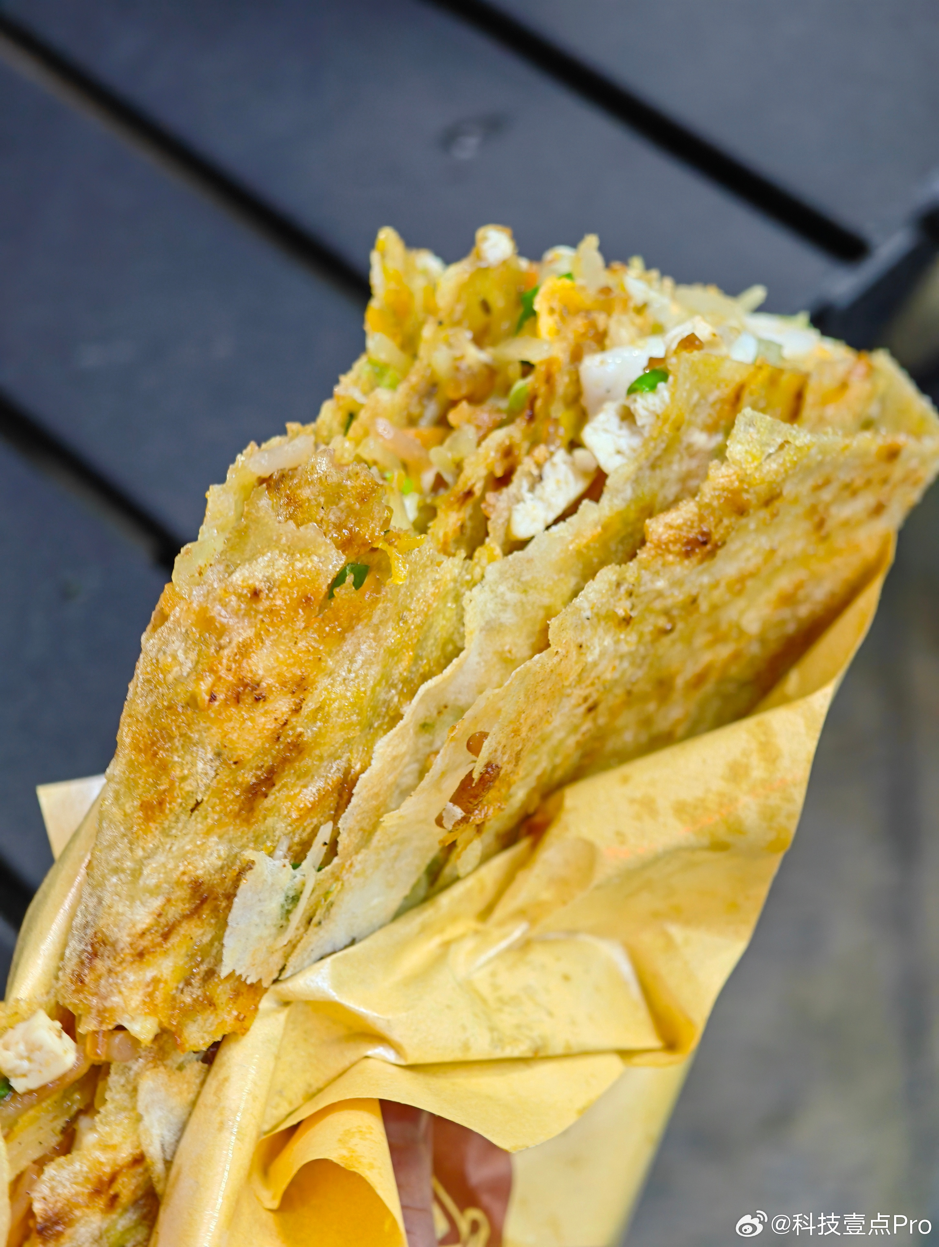 大晚上的，吃一顿滕州TACO[doge]其实就是滕州菜煎饼，味道还不错[doge
