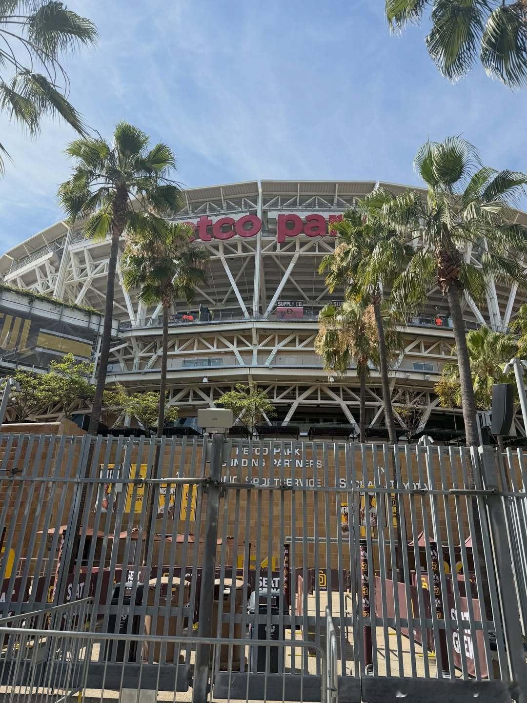 石川佳纯：我有幸担任了San Diego Padres vs. Los Ange