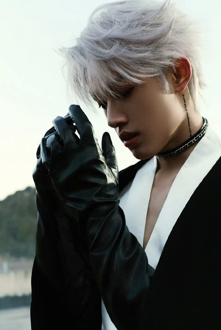 张极白发深V西装张极银发深V西装 啊啊啊啊简直适配度max张极