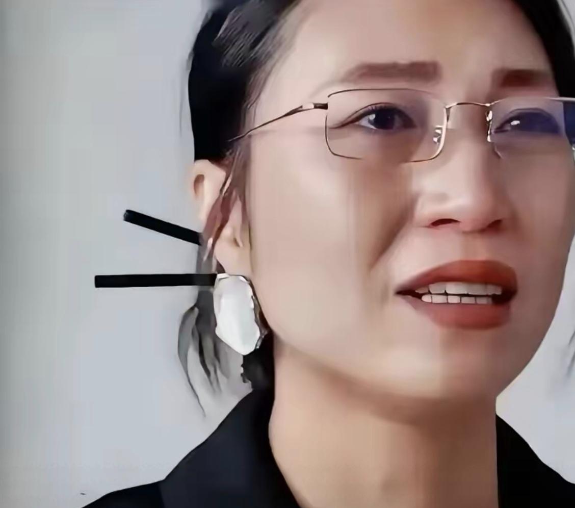 浙江金华龙潭大峡谷，38岁的妈妈为给女儿拍照，脚底打滑，从20米高的悬崖砸进深潭