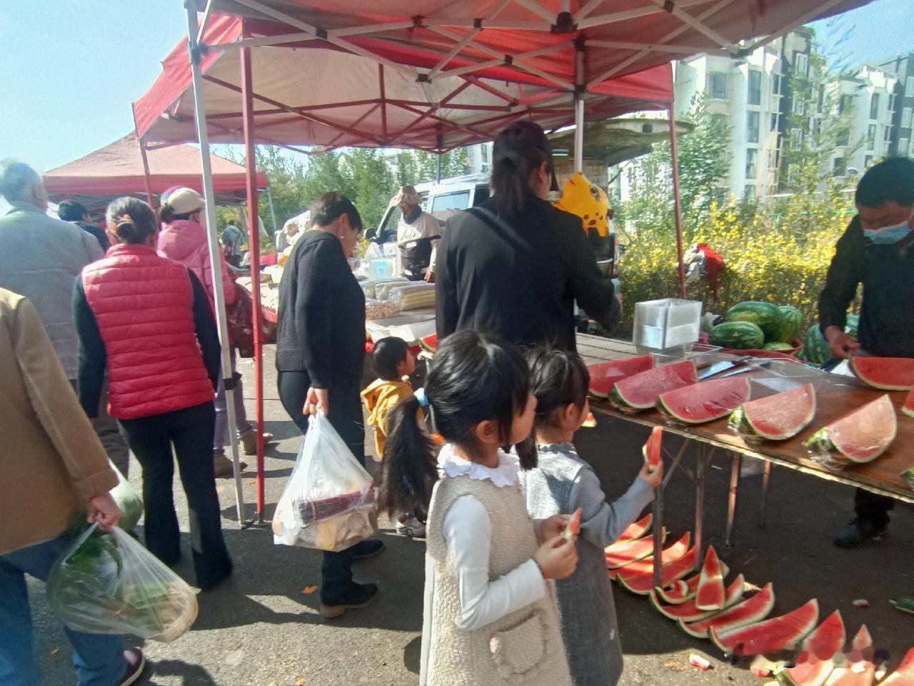 今天是周四，又逢太平中心农贸市场赶集日，发现很多老人习惯称呼为安化赶街，其实是因