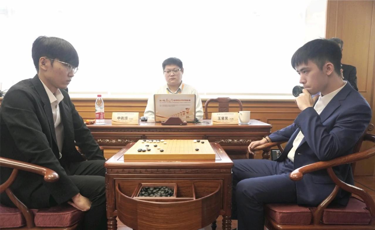 9号V10号~不鸣则已一鸣惊人




第10届应氏杯世界围棋公开赛第二阶段16