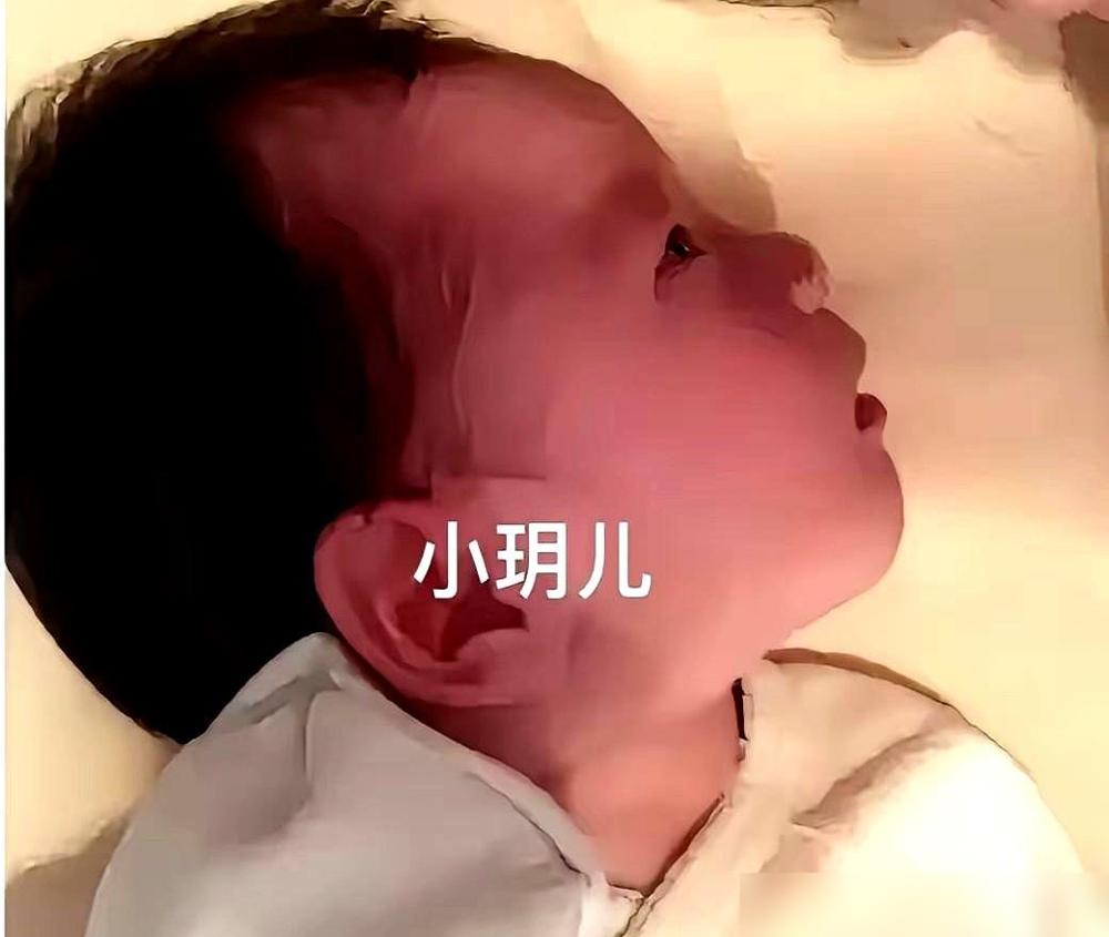 汪小菲这儿子生的，热闹。这边新老婆刚出产房，那边前妻俩孩子就过来探望了，就离谱。