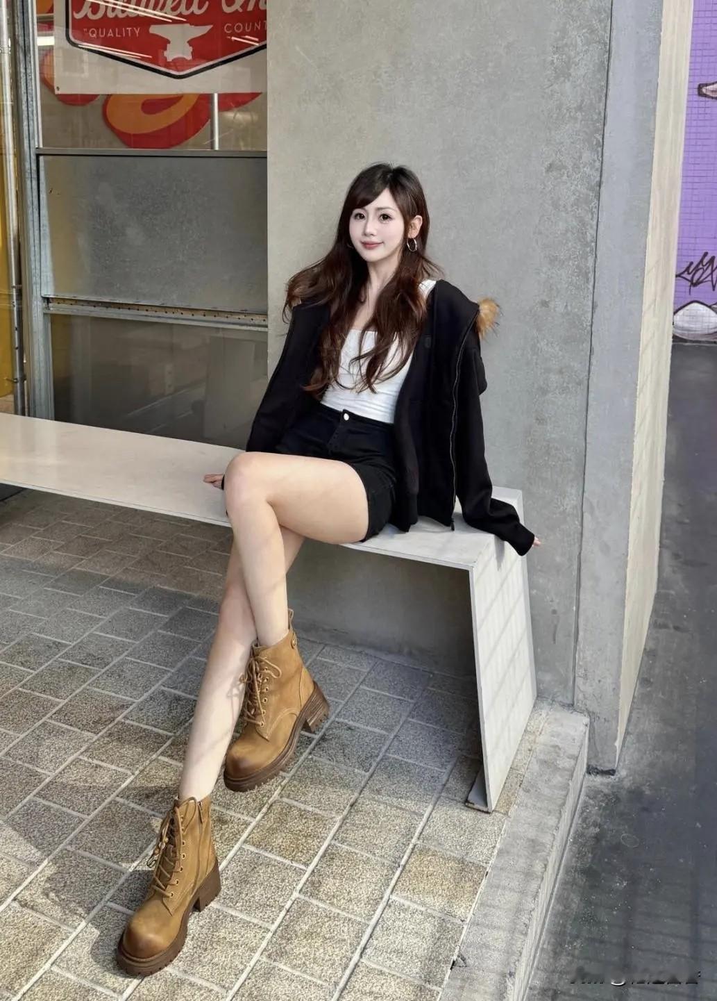 都市女孩街头穿搭，时尚与舒适的完美结合！