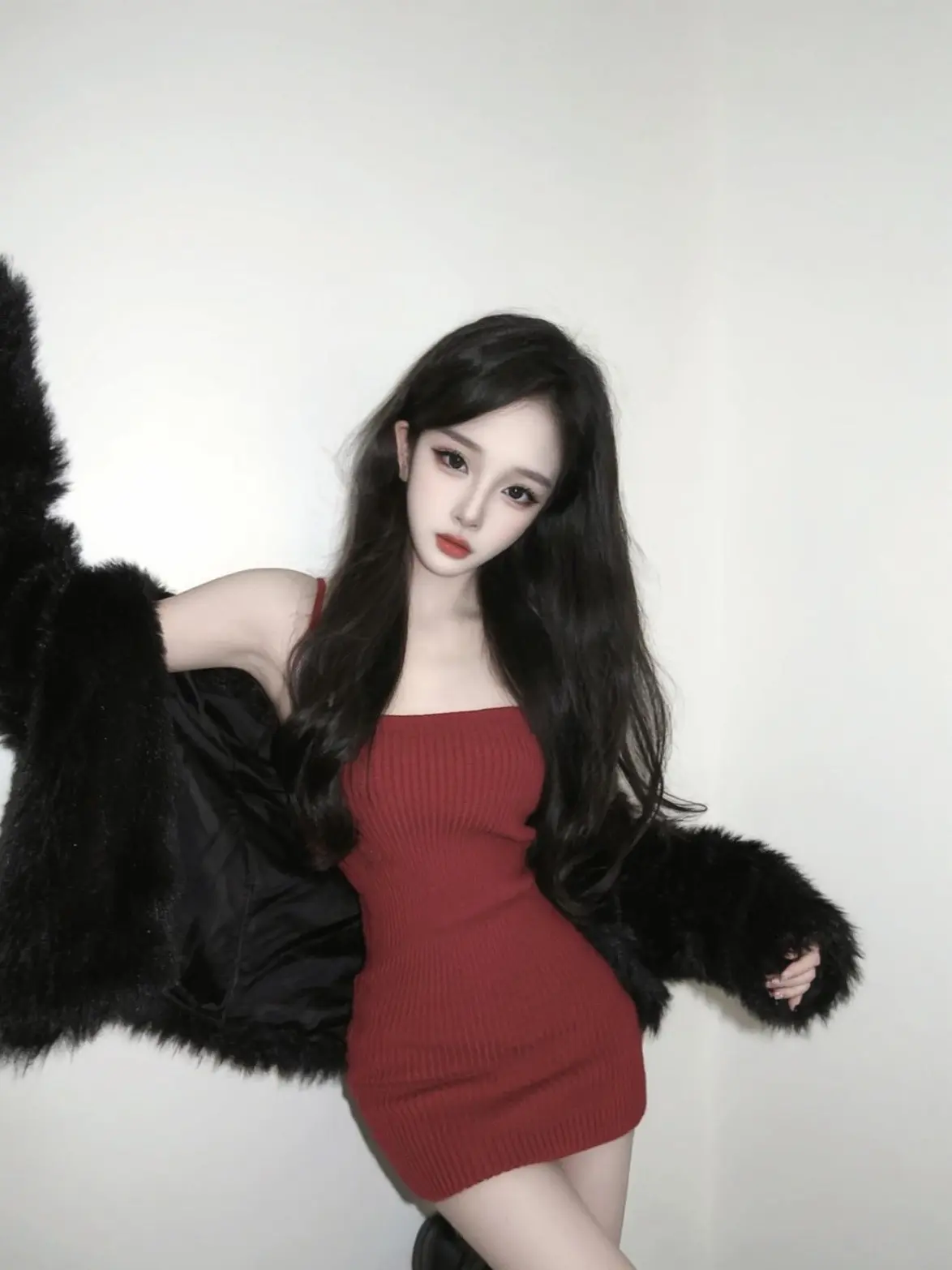 辣妹穿搭 红色吊带格子裙穿搭指南 黑色连衣裙 黑色吊带裙搭配指南 温柔御姐