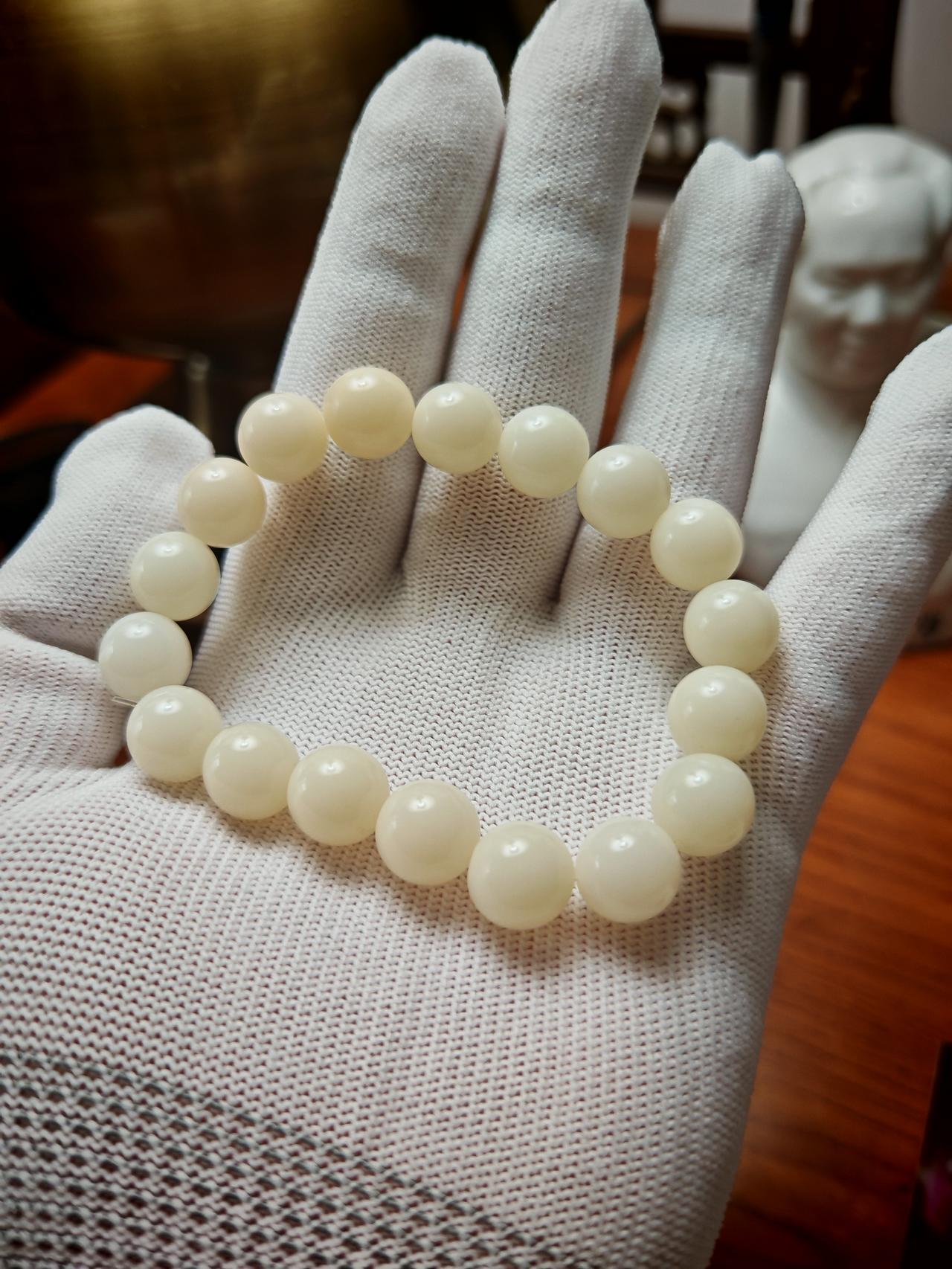 不逛不知道，一逛吓一跳。原来中年男人的奢侈品，竟然变成了便宜喽搜的地摊货，不得不