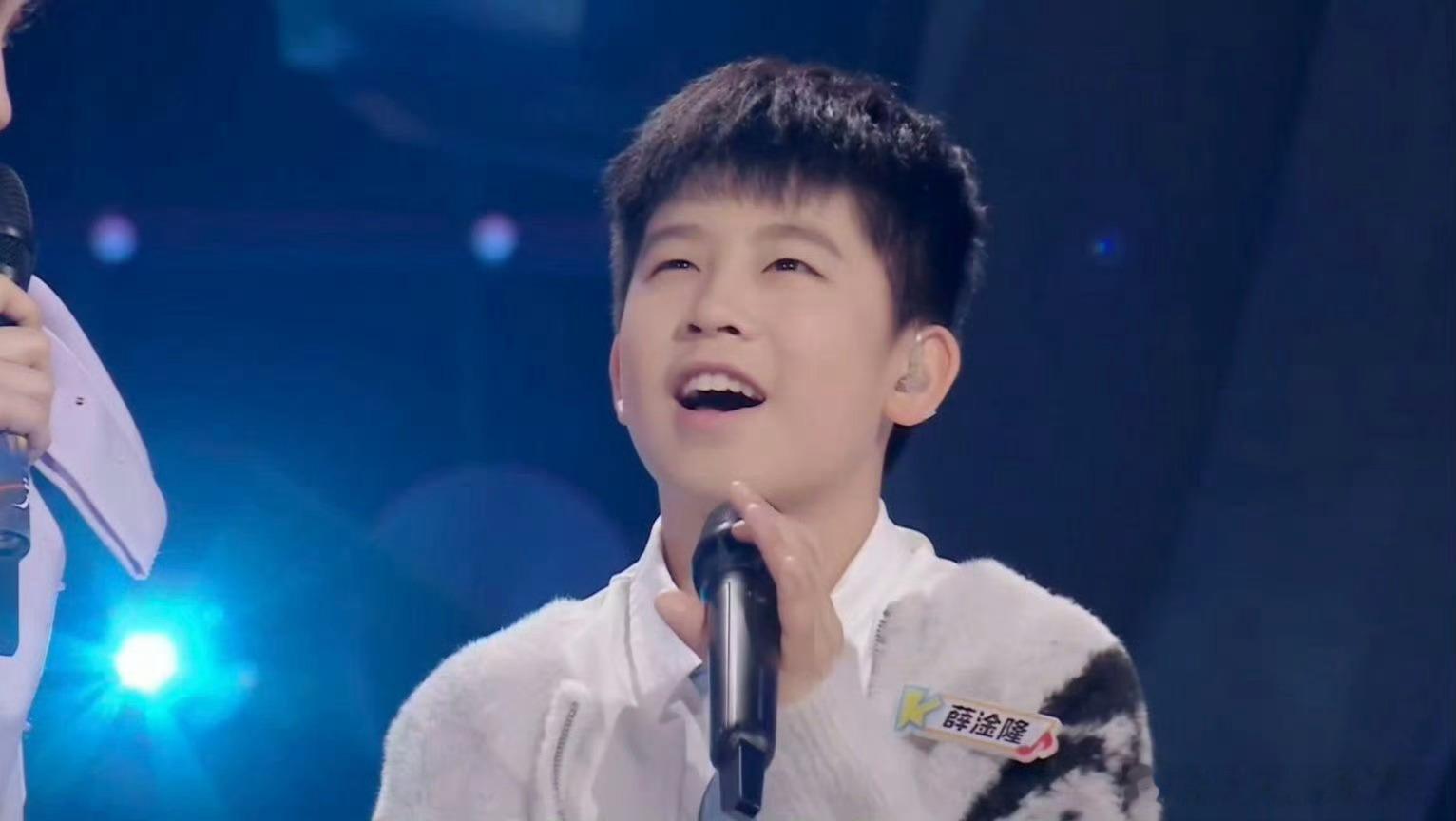 胡先煦出同款了哈哈哈哈哈哈，咱就说胡先煦本人来了都得愣一下吧，中国新声代 这个小