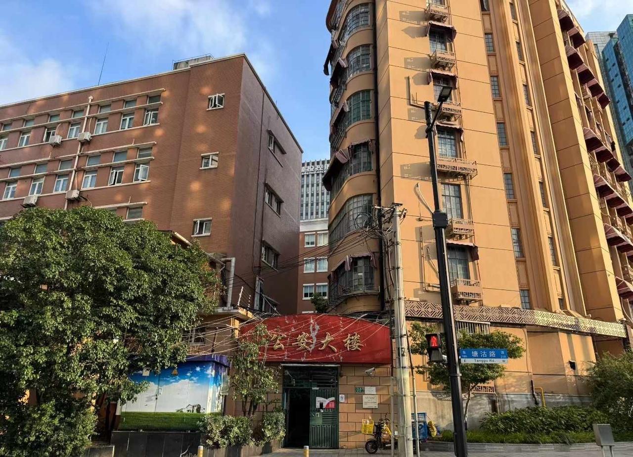 贺涵的车是你开来的 那你的车又是谁开来的
上海citywalk 我的前半生 滂沱