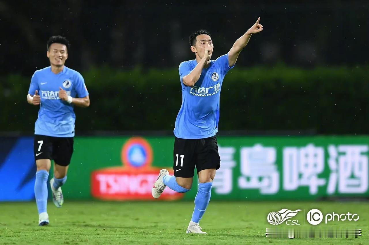 袁甲说孙国文基本上和泰山队告别了。这也挺好，国文出去挣了一年钱，这一年的工资顶在