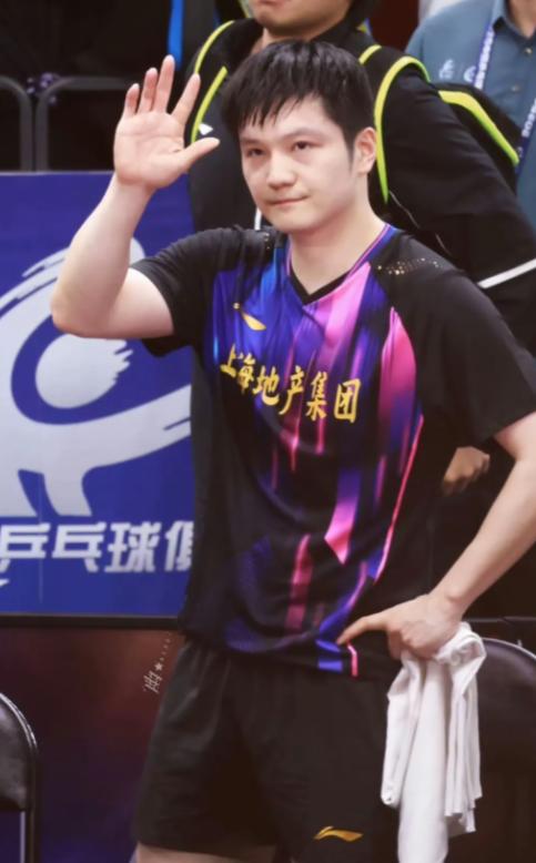 从今晚上海队放出的名单里我看出了端倪：
毋容置疑，上海地产队整体实力逊于魏桥队，