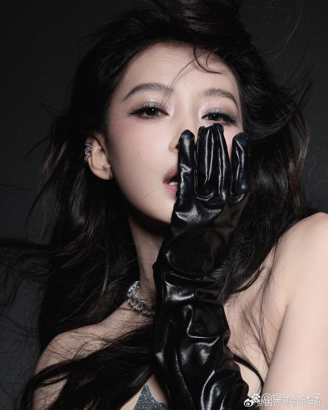 1.陈星旭私下专门找老师学泡咖啡做拉花，练了一段时间被老师退钱婉拒了。2.倪萍前