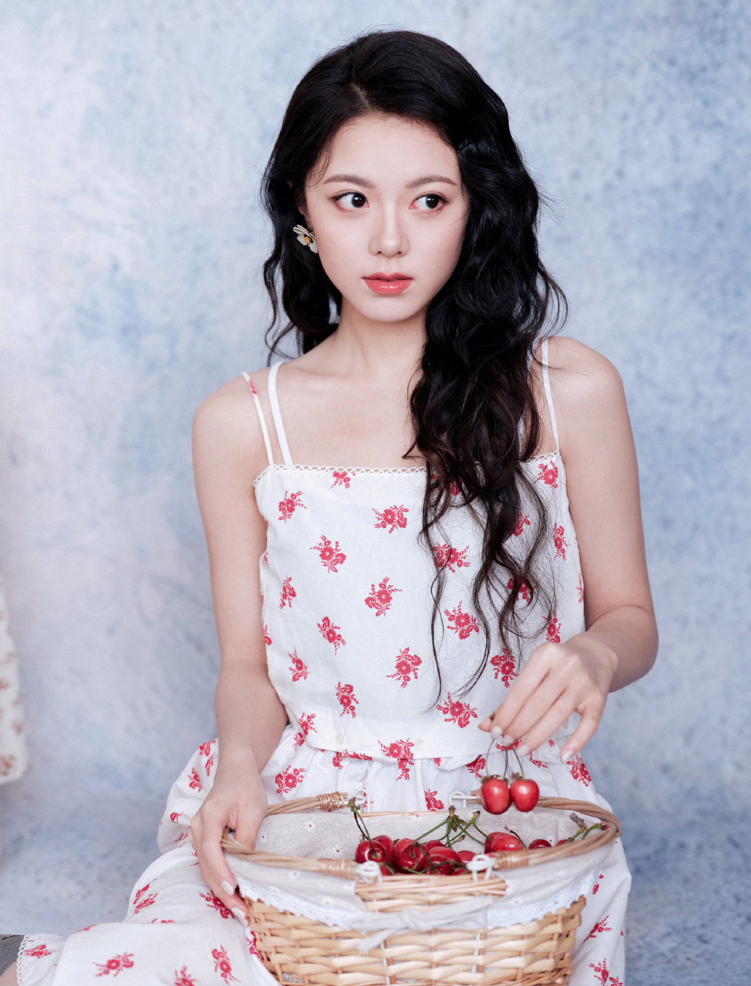 赵今麦 × 「樱桃琥珀」剧宣，甜蜜午后的 Miu Miu 女郎靓丽登场🍒樱桃琥