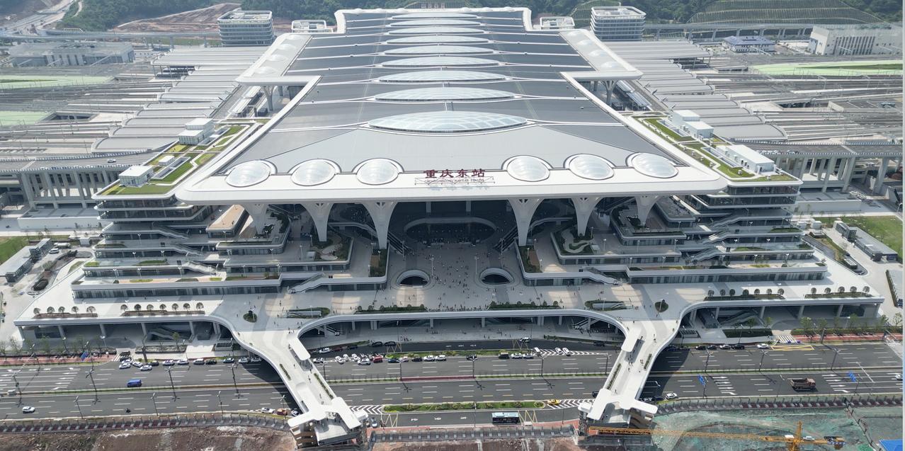 当空气能遇上高铁站丨中国西部最大高铁站热水案例
 
今年6月，我国西部地区最大的