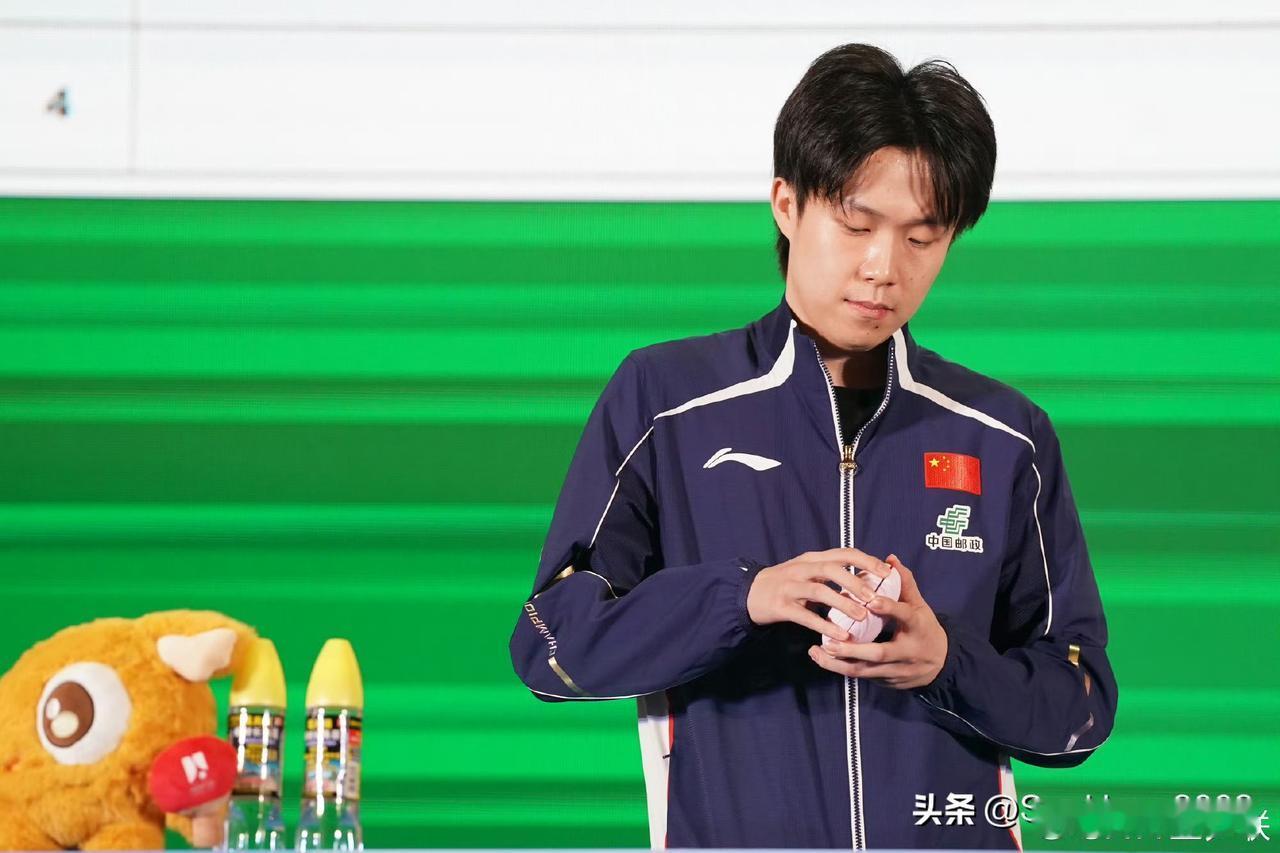 王楚钦和王曼昱在亚洲杯抽签仪式的现场，附抽签结果。

亚洲杯的抽签在下午进行，国