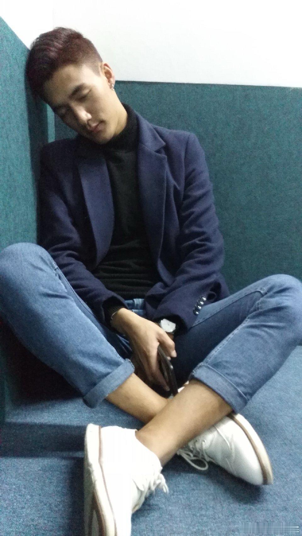 此沙发长文回应素人时期  此沙的长文引人深思，素人时的坎坷是他成功的基石。勇敢前