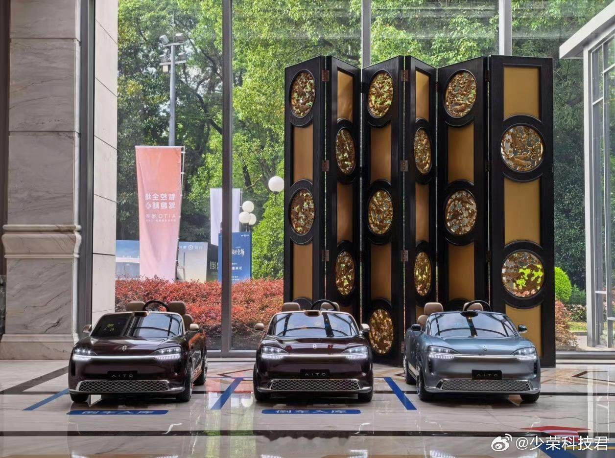 问界儿童车即将上市问界儿童车1：1复刻问界M9，想给孩子入手的爸爸妈妈可以参考图