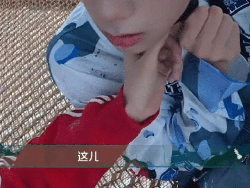 单手帮别人松帽扣太苏了。。 